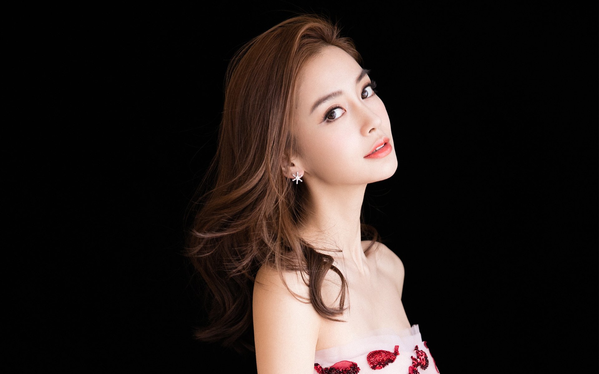 爱游戏官方-西班牙女足实力无懈，崛起之路扬眉，西班牙女足联赛历届冠军