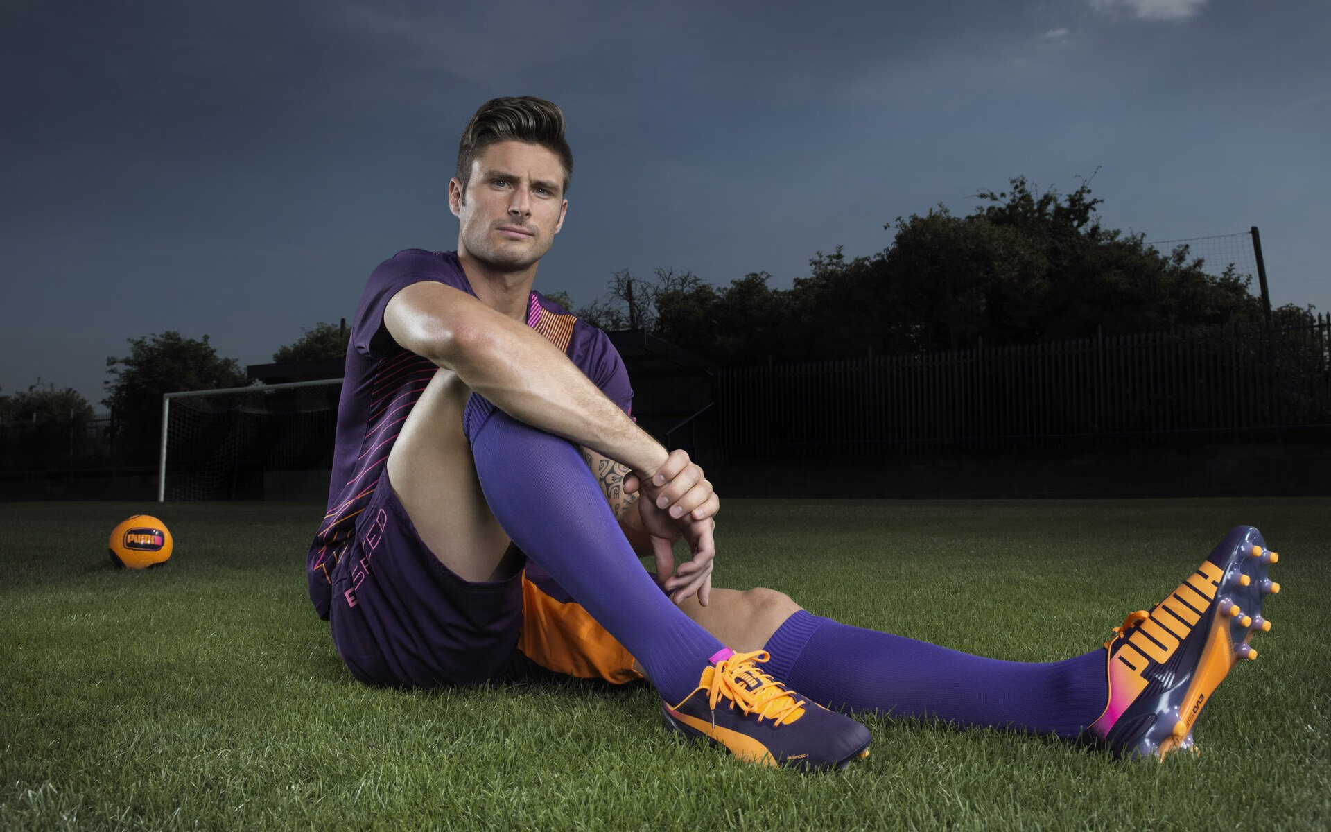 阿尔·哈姆达乌伊在巴黎奥运会男足比赛中展现出强大的防守能力