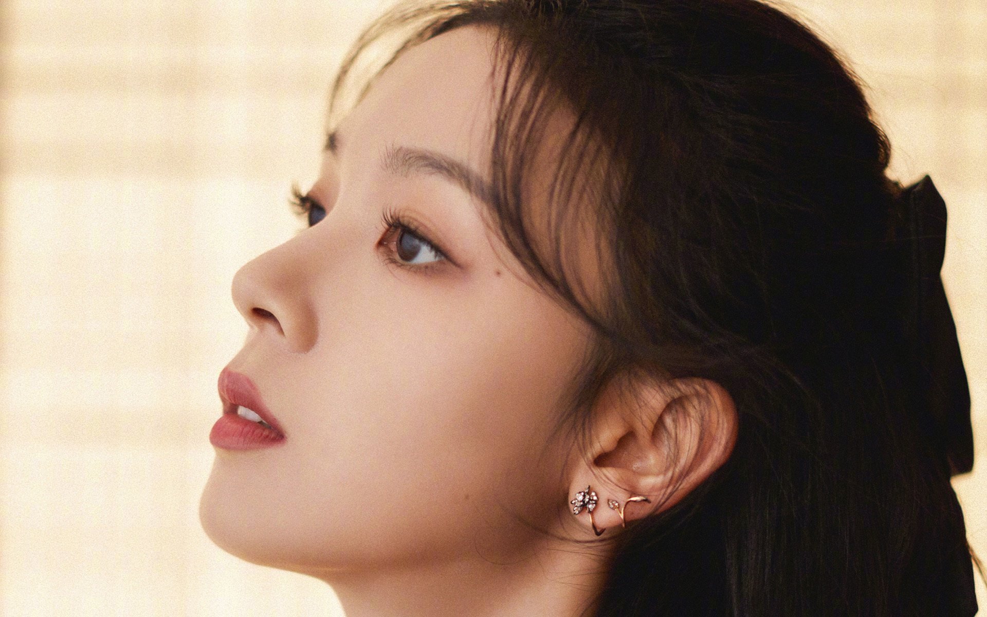 体育新闻中心通告暑期青少年体能培训课程信息，青少年体能训练营海报