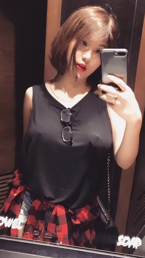 爱游戏体育官方网站-德甲攻防战：精彩瞬间层出不穷，德甲榜首大战