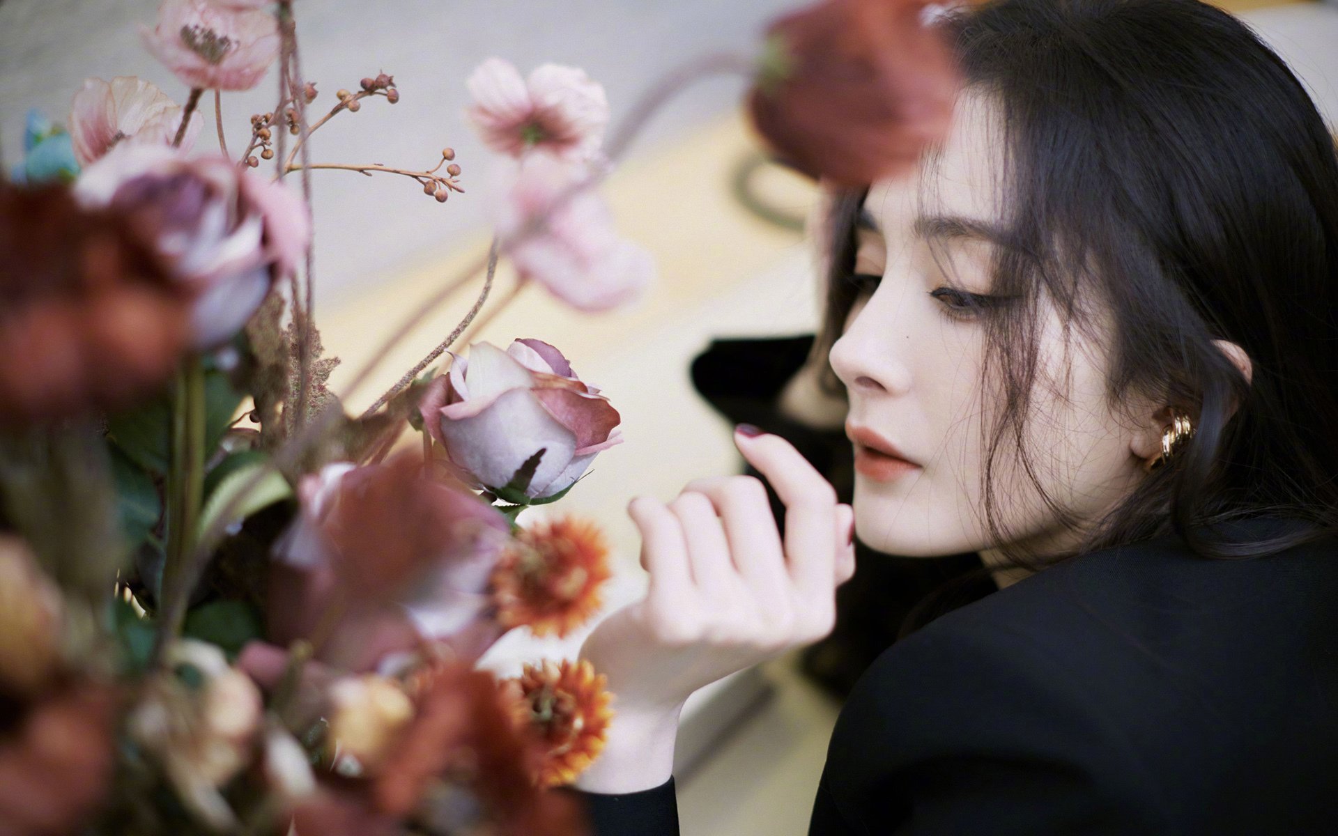 艾比·德尔福:南非队防守中的英雄,成功防守对方进攻威胁,比尔和艾德