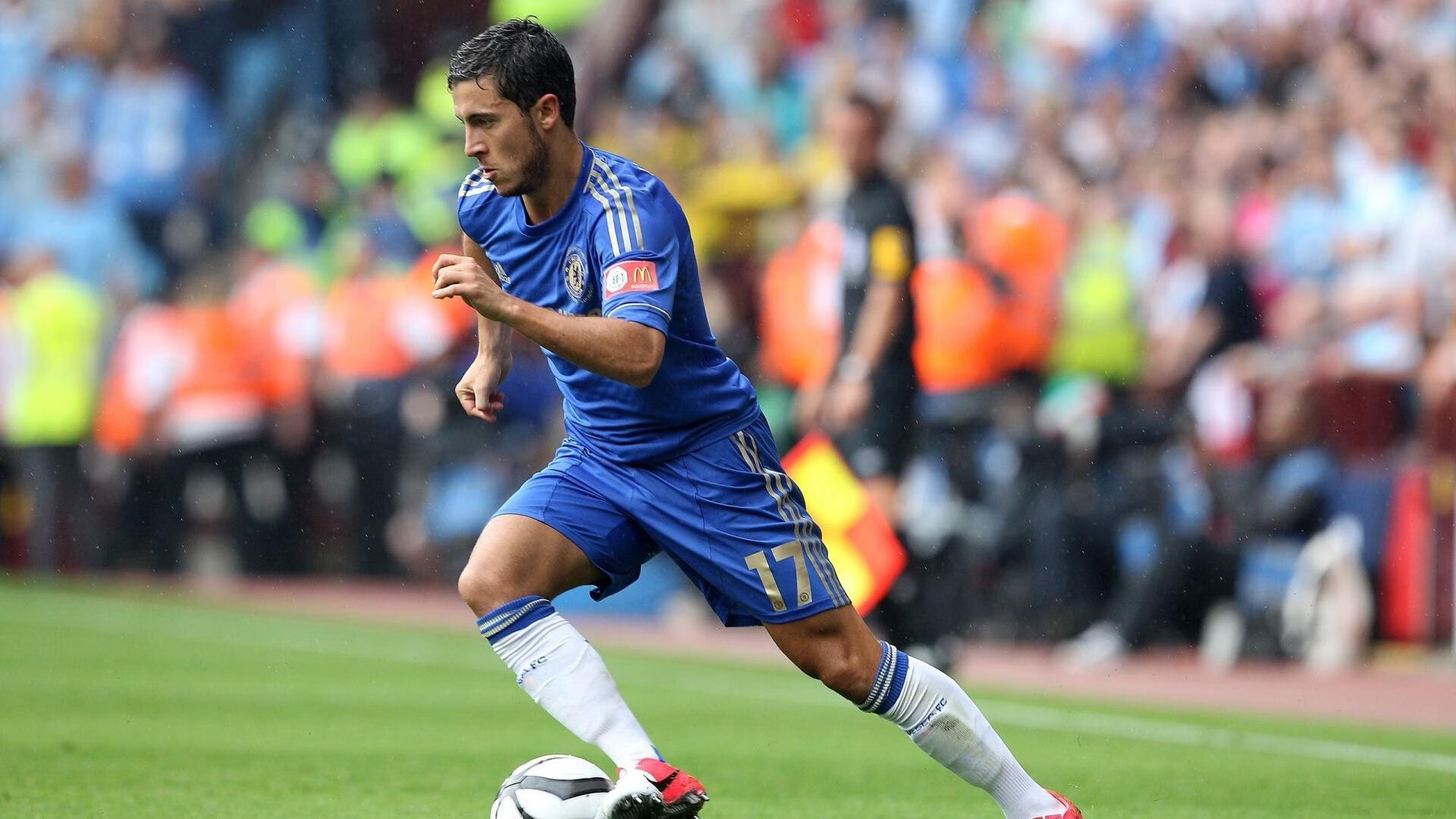 “篮球+健康”公益项目在全国各地同步推动,增强青少年体魄,公益篮球的宣传语